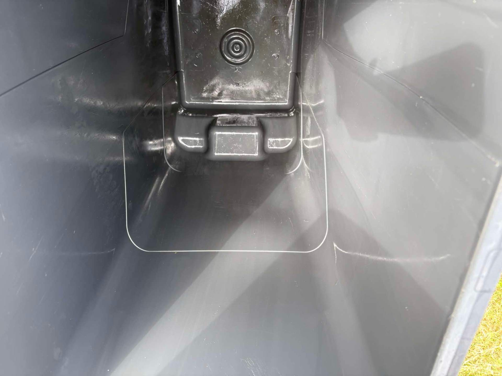 Sanitised wheelie bin after CLEAN A BIN cleaning